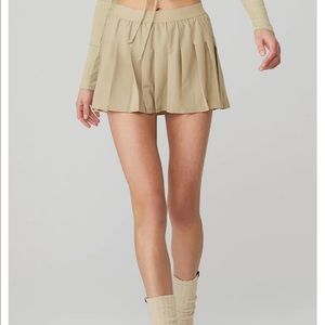 alo Yoga Varsity Tennis Skirt in California Sand L NWT